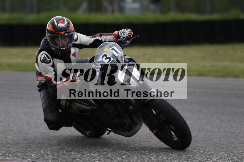 /Archiv-2025/10 23.04.2025 Cornu Master School ADR/rot-rouge/31